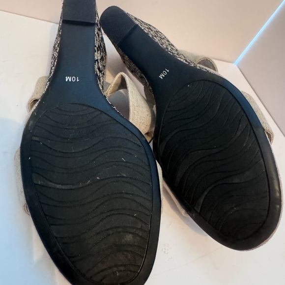 Size 10 Aubrey Lynn khaki and black 3’ wedge. - Picture 5 of 5